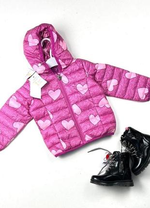 Ярко розовая стеганая детская куртка на синтепоне в светло розовые сердечки