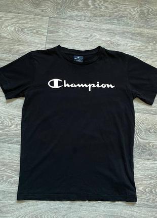 Футболка від бренду champion