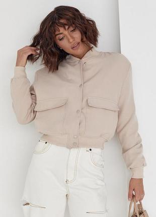 Жіноча куртка-бомбер з накладними кишенями — бежевий колір, l (є розміри)
