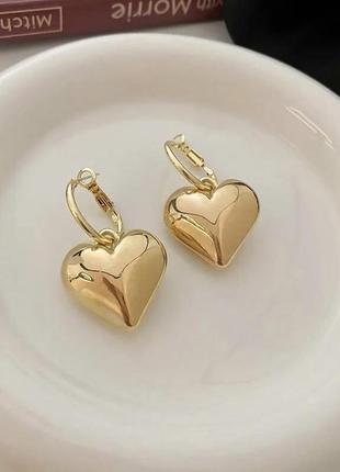 Модные сережки в форме сердечек, золотистые серьги сердца, серьги сердечки2 фото