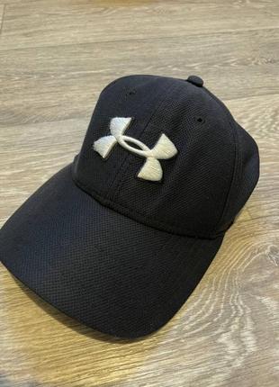 Кепка від бренду under armour