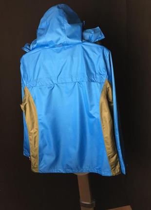 Куртка весняна з капюшоном блакитна і принтом ящірки, бренд out lands (німеччина)4 фото