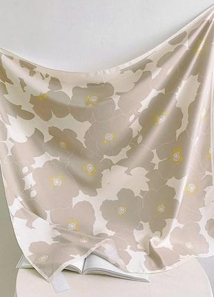 Сатинова велика жіноча шаль палантин шарф штучний шовк в графічний принт квіти