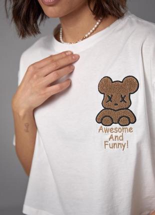 Укороченная футболка с медвежонком и надписью awesome and funny - молочный цвет, l (есть размеры)4 фото