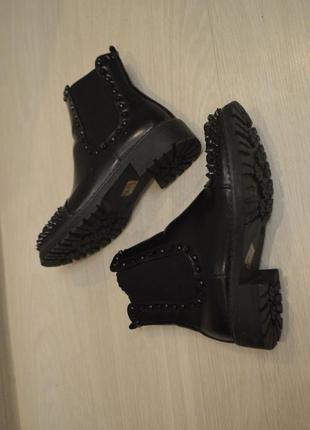 Кожаные демисезонные ботинки, челси с шипами6 фото