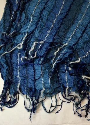 Голубо-синий жатый шарф