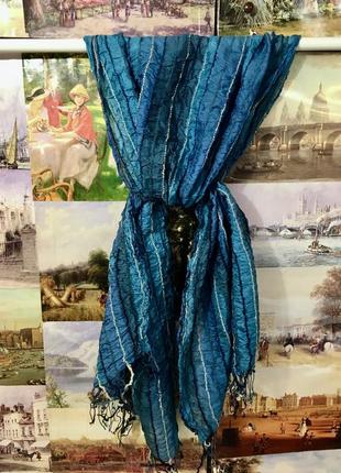 Голубо-синий жатый шарф