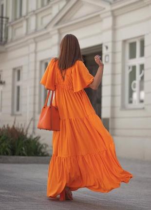 Сукня максі вільного крою однотонна з вирізом в зоні декольте якісна стильна трендова малинова помаранчева6 фото