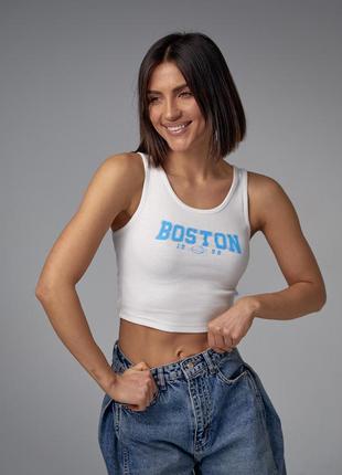 Майка в рубчик з принтом boston — блакитний колір, m (є розміри)