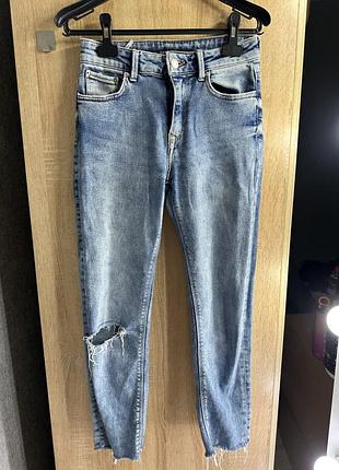Джинсы узкие бершка 34, xs