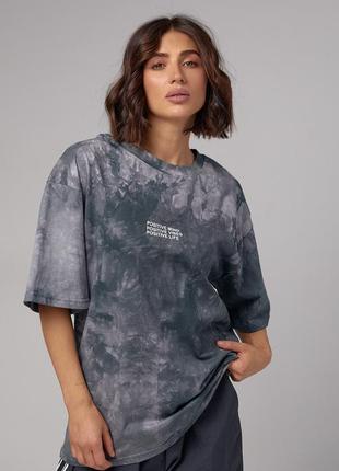Футболка в технике тай-дай с надписью positive - темно-серый цвет, l (есть размеры)