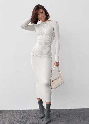 Силуэтное платье с драпировкой - молочный цвет, m (есть размеры)3 фото