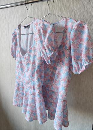 Легка жіноча блузка з баскою nf квітковим принтом8 фото