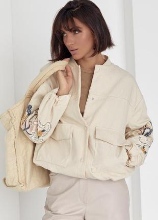 Женская куртка-бомбер с вышивкой на рукавах - бежевый цвет, l (есть размеры)