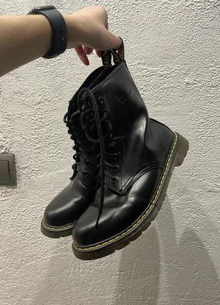 Чоботи dr martens