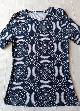 Темно-синя футболка вузького крою з геопринтом від бренду tu 100% бавовна8 фото