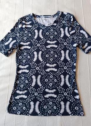 Темно-синя футболка вузького крою з геопринтом від бренду tu 100% бавовна5 фото