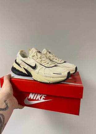 👟nike runtekk beige