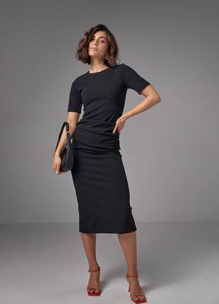 Силуэтное платье миди с драпировкой - черный цвет, s (есть размеры)7 фото