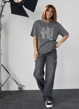 Трикотажная футболка с надписью hi из термостраз - серый цвет, m (есть размеры)3 фото
