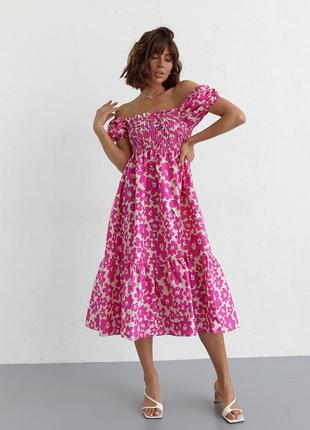 Платье в крупные цветы с открытыми плечами - фуксия цвет, l (есть размеры)