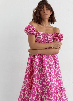 Платье в крупные цветы с открытыми плечами - фуксия цвет, l (есть размеры)3 фото