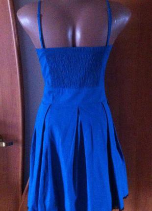 Ясно-синє плаття з чорним мереживом5 фото