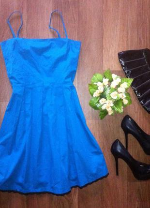 Ясно-синє плаття з чорним мереживом3 фото