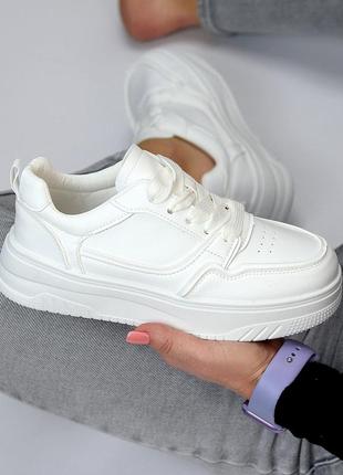 Белые универсальные повседневные кроссовки криперы с перфорацией4 фото