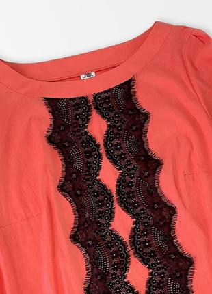 Коралова блуза із бавовняного попліну з чорним ажурним кружевом3 фото