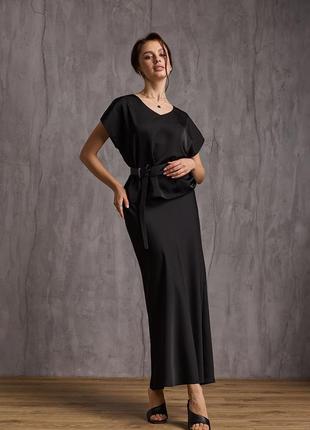 Женская летняя однотонная шелковая блуза черного цвета с коротким рукавом5 фото