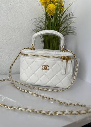 Сумка кожаная белая в стиле chanel