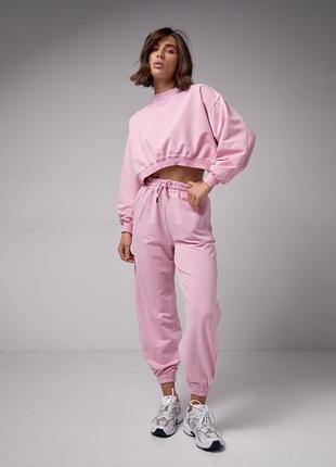 Жіночий спортивний костюм з укороченим світшотом і джогерами — рожевий, m (є розміри)9 фото