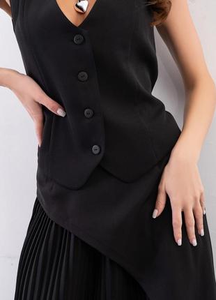 Неординарный черный женский костюм с юбкой миди юбка плиссе демисезонный женский костюм с жилеткой классической4 фото