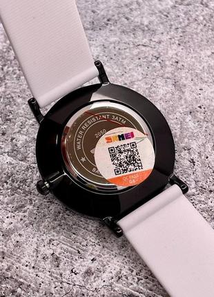 Жіночий наручний годинник skmei 2050 white з силіконовим ремінцем6 фото