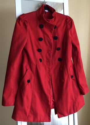 Жіноче пальто червоне