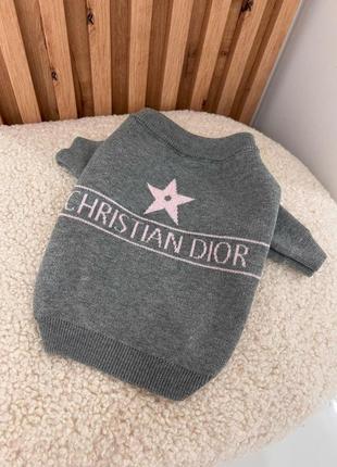 Брендовый свитер для собак dior с розовой надписью бренда и звездой, широкая горловина, серый1 фото