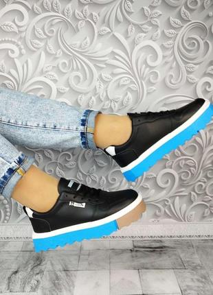 Женские кроссовки