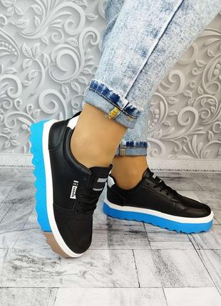 Женские кроссовки