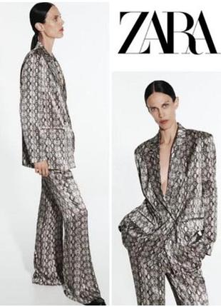 Костюм zara со змеиным принтом пиджака и брюки штаны блейзер