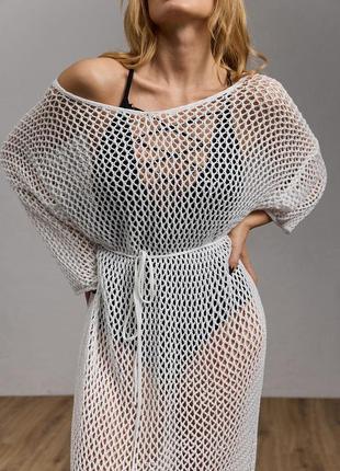 Женское длинное платье-сетка молочного цвета4 фото