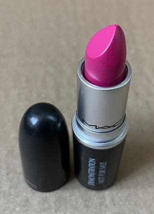 Mac matte lipstick помада для губ breathing fire 6413 фото