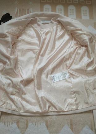 Стильний піджак пастельно бежевого кольору з трикотажу5 фото