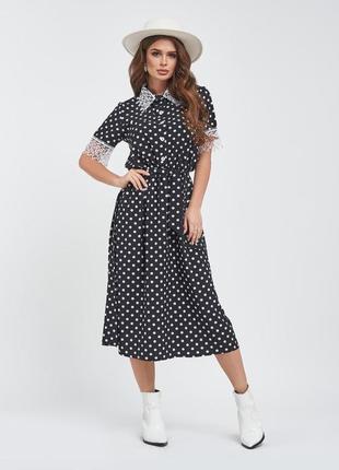 Крутое черно-белое в горошек платье с кружевом и воротником