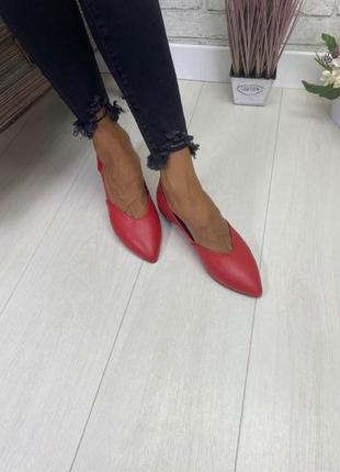 Червоні балетки