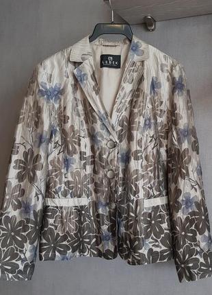 Удивительный пиджак с невероятно красивым цветочным принтом