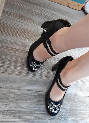 Шикарні туфлі від бренду andre!