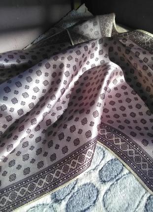 Красивый шёлковый платок (есть дефект)9 фото