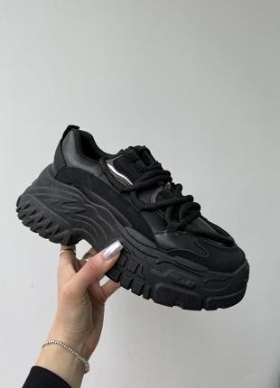 Чорні кросівки на високій платформі