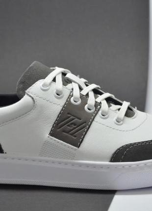 Мужские стильные спортивные туфли кожаные кеды белые с серым tsevo 56855 фото